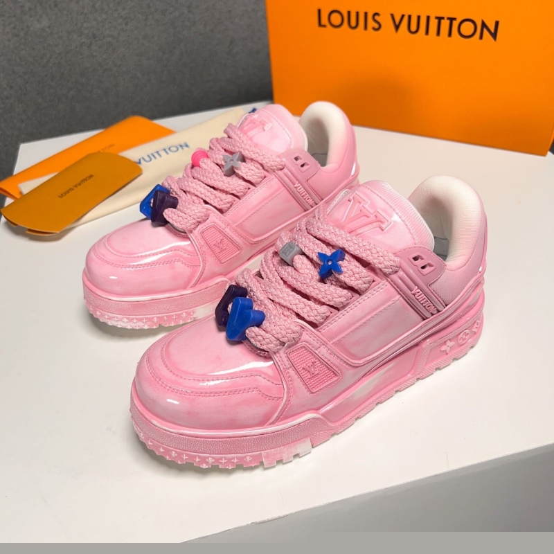 l**is V*t*n sneakers